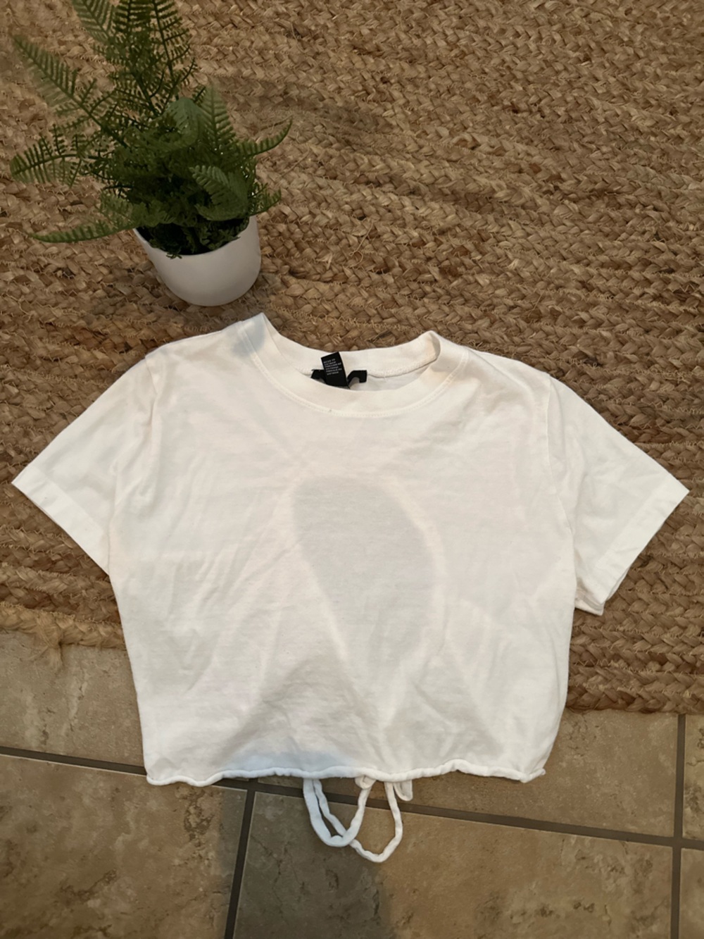 CUT OUT TIE BACK CROP TOP